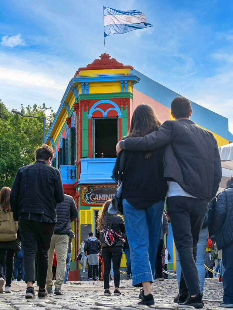 Perderse por Buenos Aires es bailar al ritmo de sus calles.