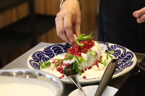 Chiles en nogada en casa: los consejos del chef Pepe Salinas