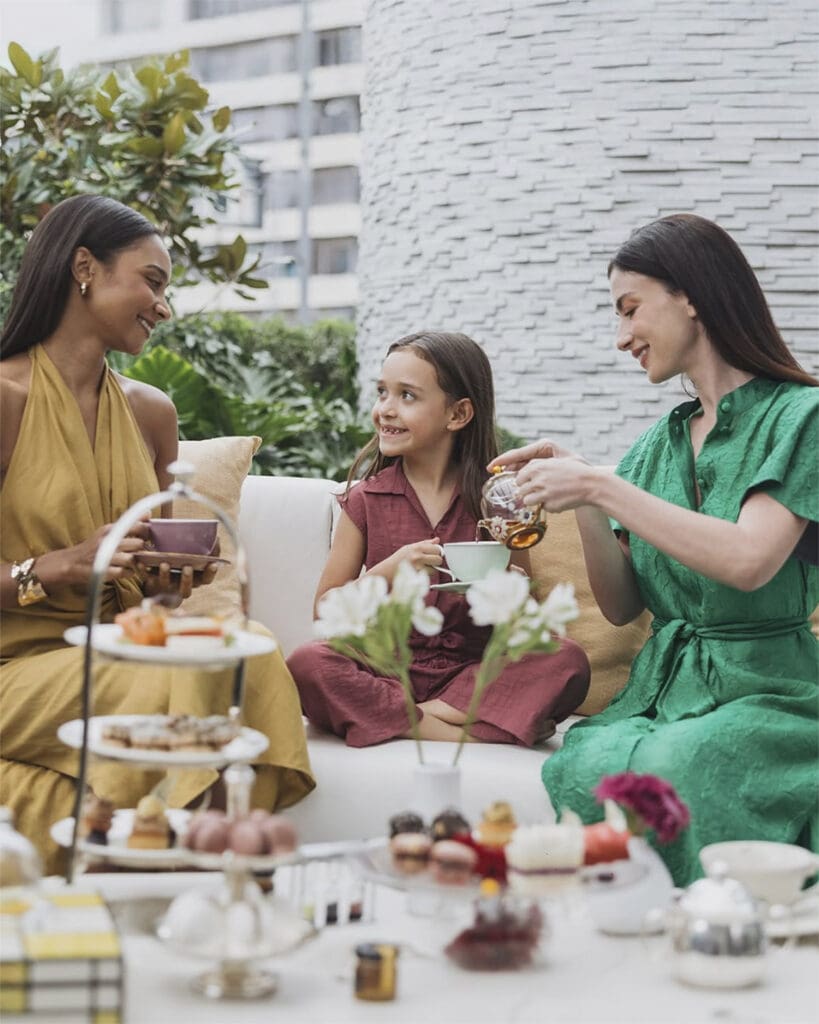 El restaurante Diana del Hotel St. Regis ofrece una experiencia de afternoon tea.