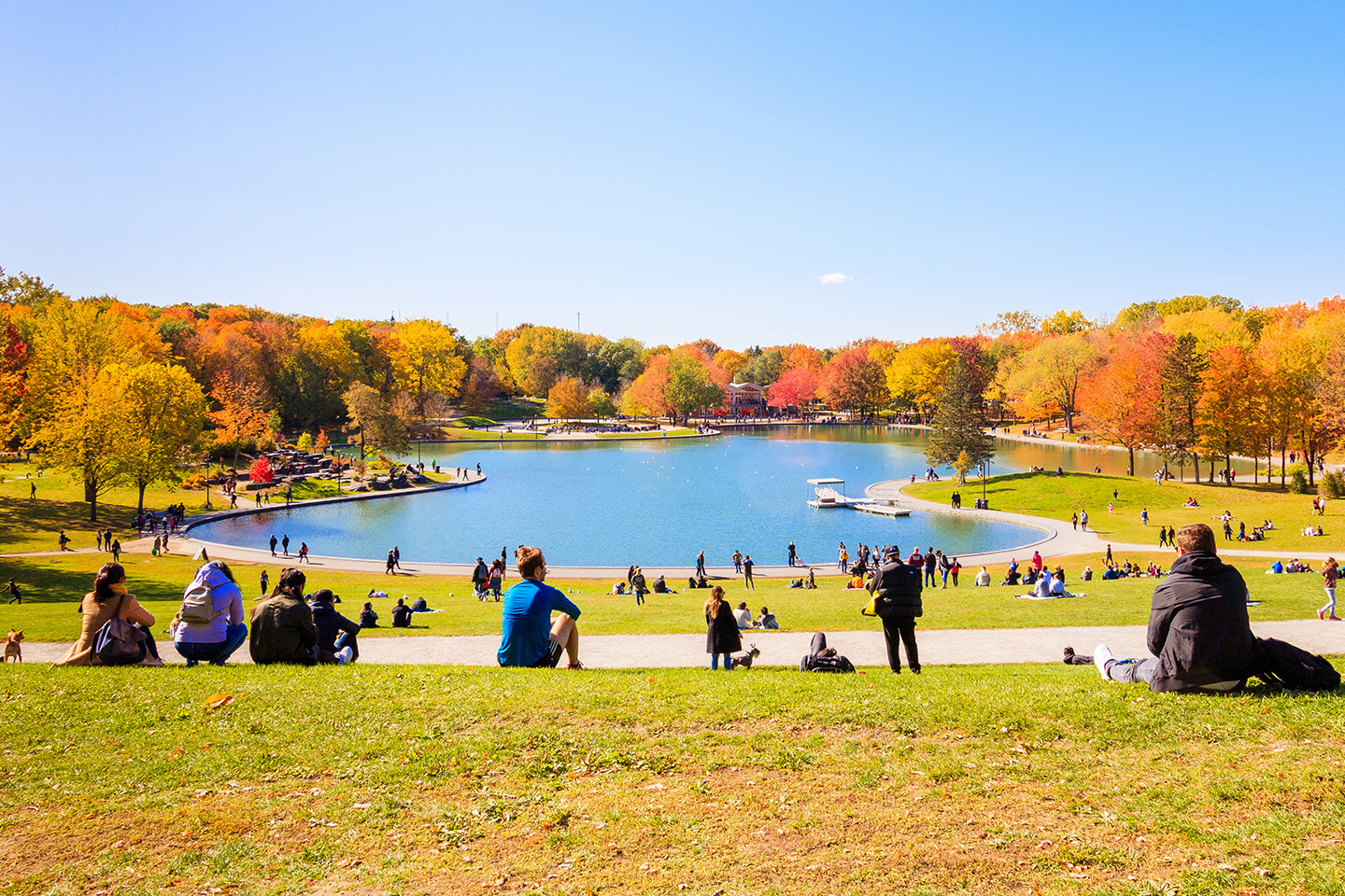 En otoño, Montréal se convierte en la ciudad perfecta para recorrer a pie y disfrutar del aire fresco.