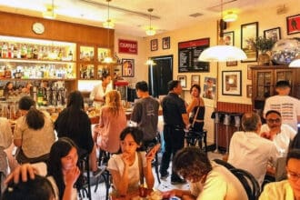 El mejor bar del mundo tiene alma italiana (y está en Hong Kong)