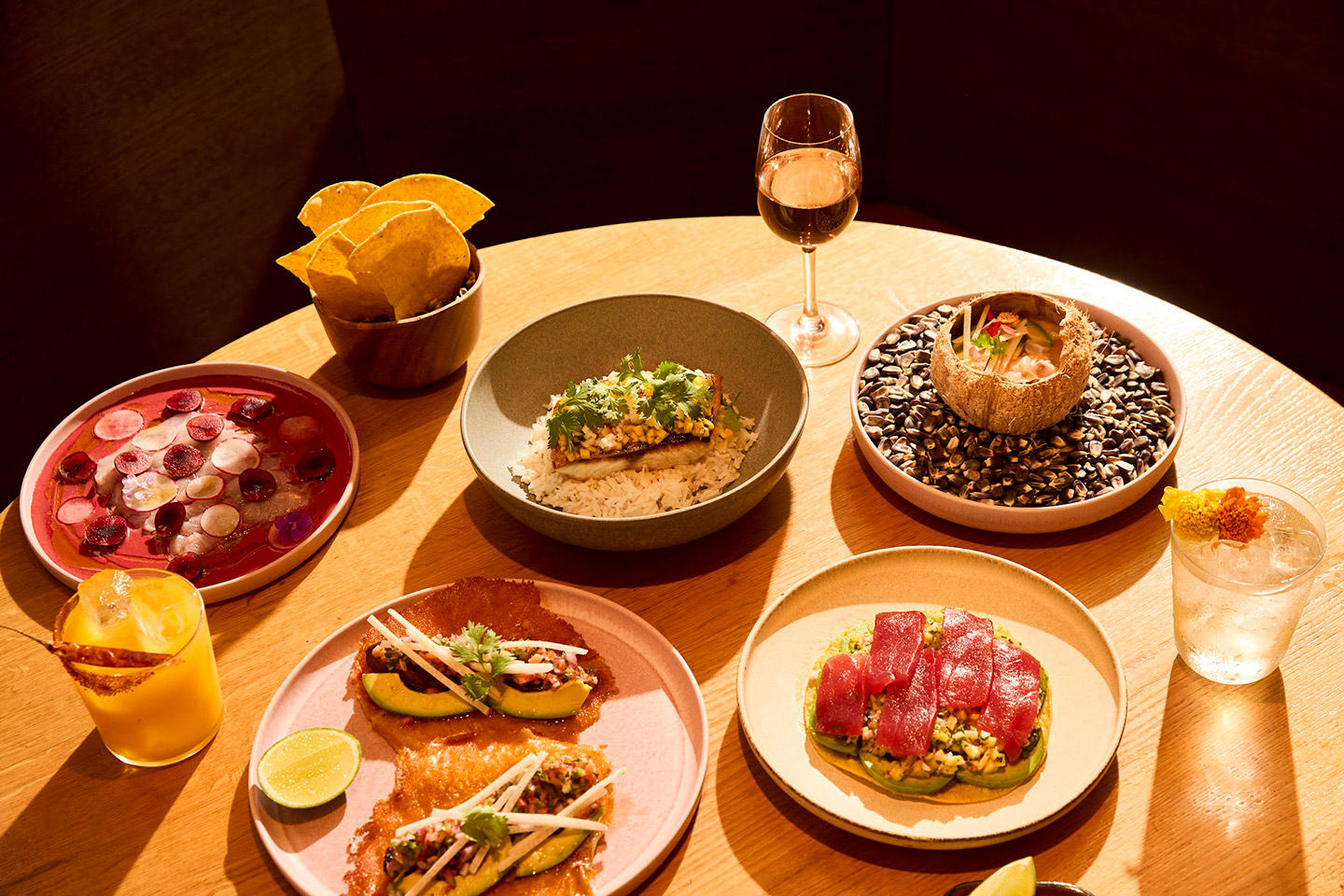 El concepto culinario se centra en reinterpretar sabores mexicanos cotidianos.