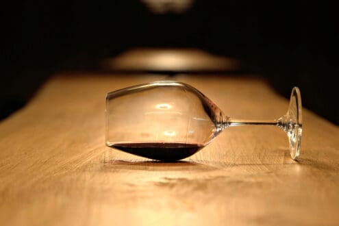 Txakoli: 7 curiosidades de este vino vasco que debes conocer