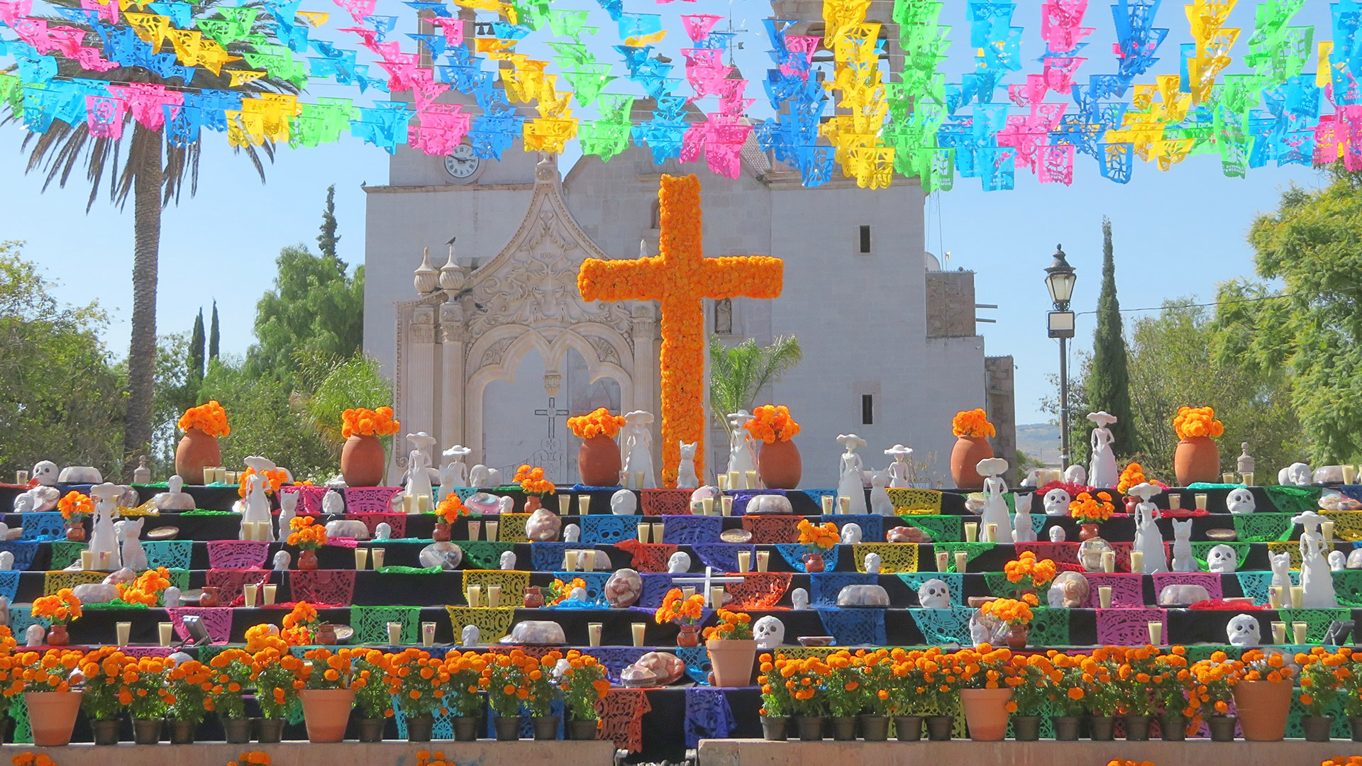Las ofrendas de Día de Muertos no son solo un conjunto de objetos al azar, sino actos de amor y memoria.