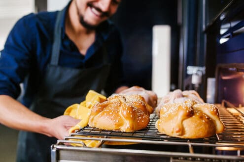 ¡Prepara pan de muerto con las mejores recetas en estos talleres!