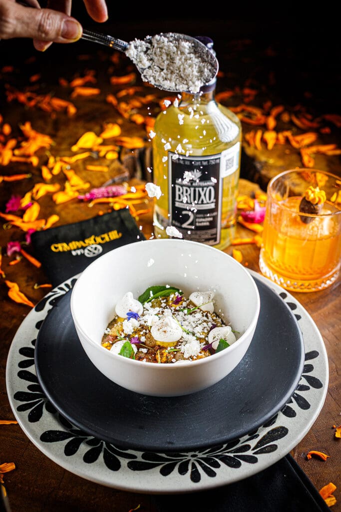 Cempasúchil, cena del Día de Muertos en Puebla