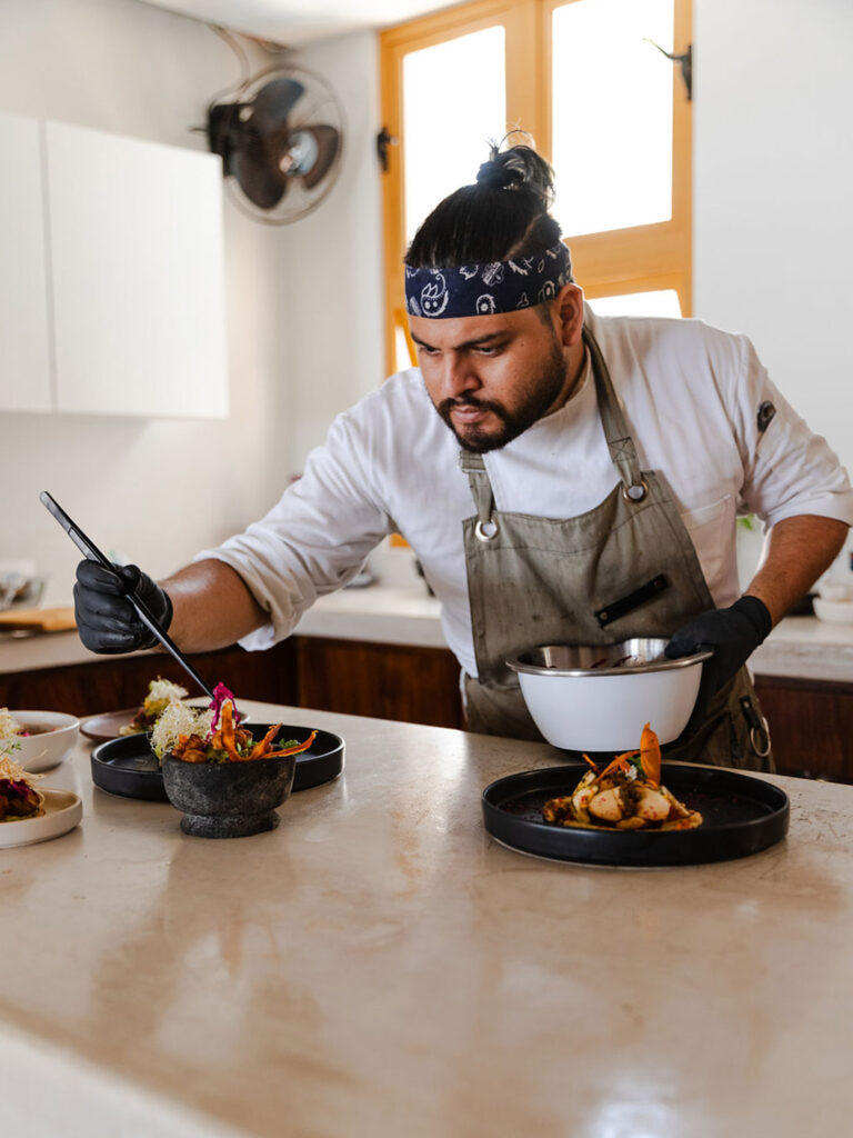 La cocina está dirigida por el chef Jesús Herrera Monte.