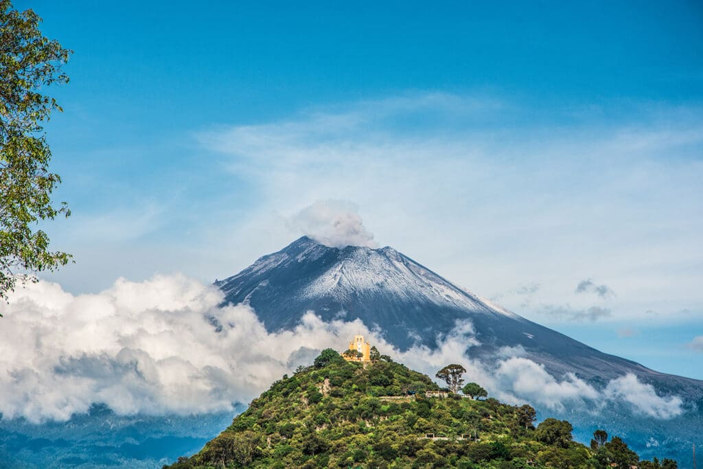 Puebla_noviembre_cerro_San_Miguel_Atlixco El Tianguis Turístico 2027 no solo traerá visitantes: será una ventana abierta al alma de Puebla.