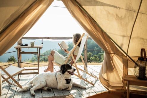 Glamping vs camping: descubre cuál se adapta mejor a ti