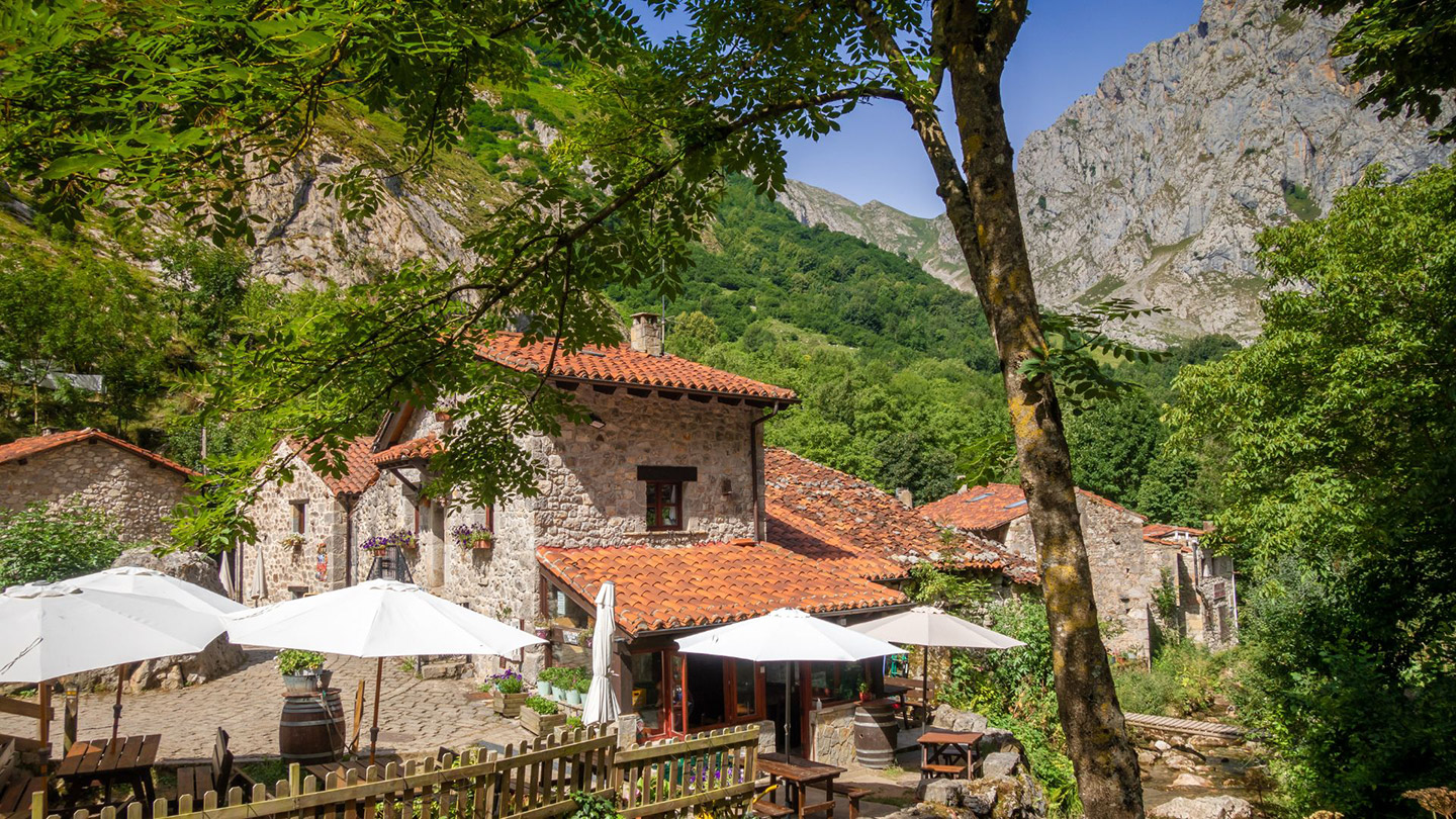Bulnes, uno de los Pueblos Más bonitos del norte de España