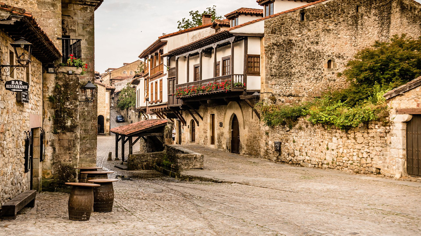 Santillana del Mar, uno de los Pueblos Más bonitos del norte de España