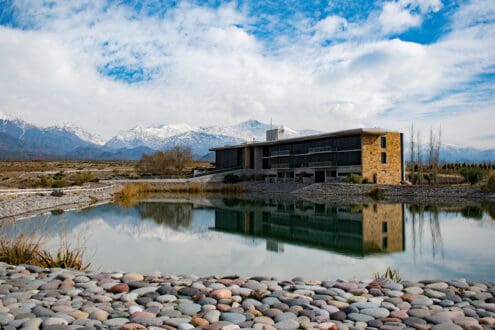 Así es descansar en un wine hotel entre viñedos de Argentina