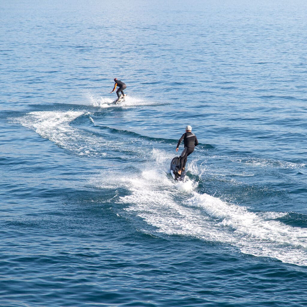Cozumel_ecoturismo_JetSurf El jet surf en Cozumel te permite moverte sobre el agua sin necesidad de olas ni viento.