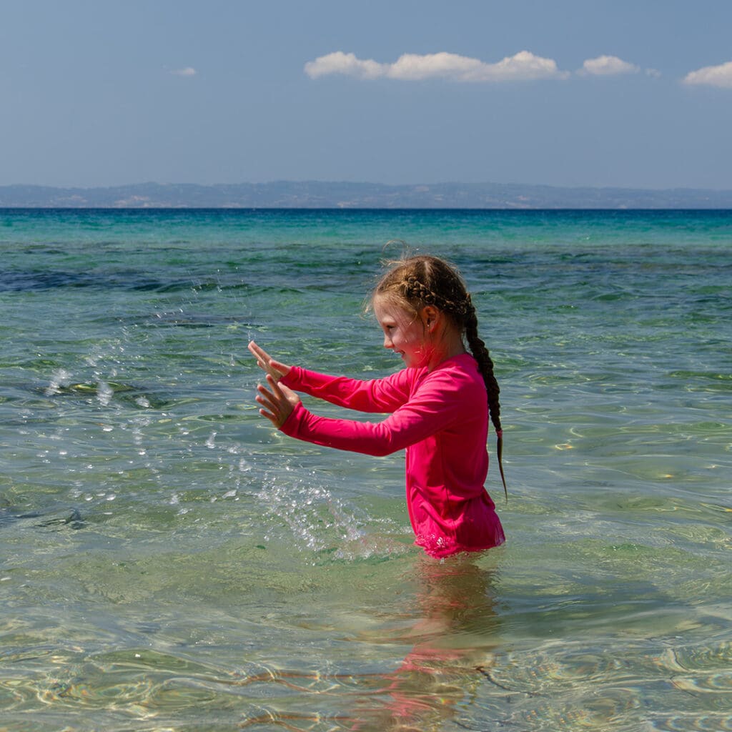 Evita el uso de bloqueador solar al entrar al mar.