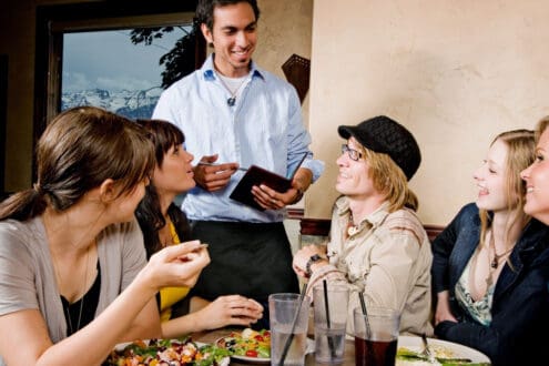 Habla Mundial: el programa de inglés para restaurantes ante la Copa del Mundo