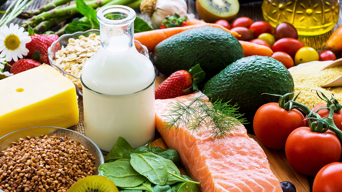 Frutas, avena, pan integral, arroz o cereales naturales ayudan a mantener estables los niveles de glucosa en sangre.
