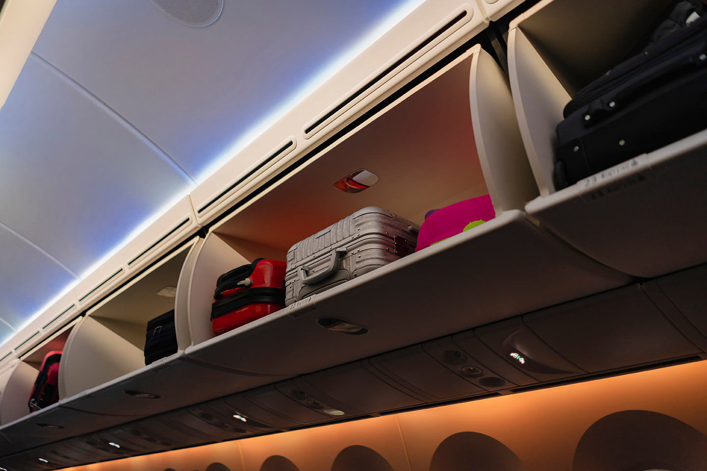 equipaje_mano_avión_compartimento cosas que se pueden llevar en el equipaje de mano en el avión