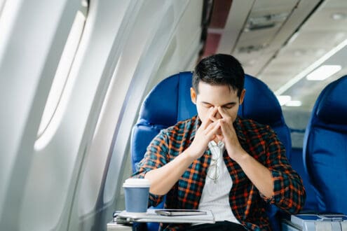 ¿Cómo evitar el jet lag? Una especialista te da consejos