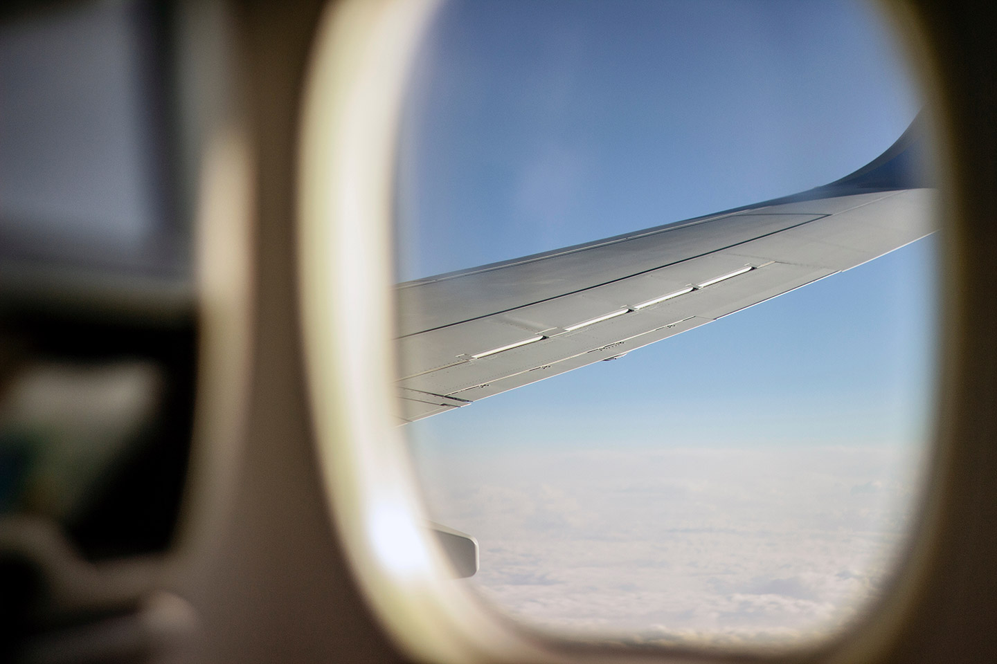 luces_avión_4 Mantener las ventanas abiertas permite que la cabina tenga una referencia visual.