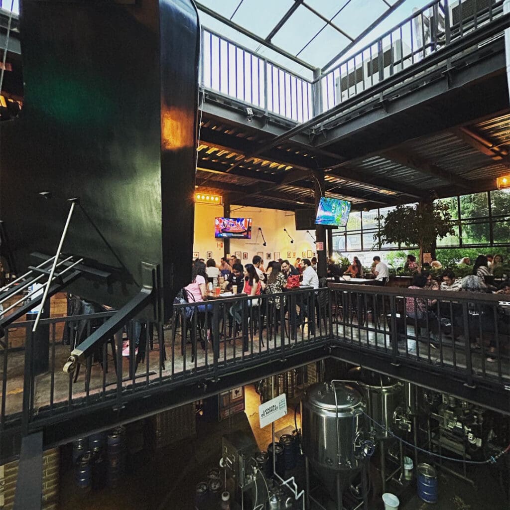 lugares_SuperBowl_CDMX_26_FallingPianoBrewing Falling Piano Brewing Co. – Roma Norte.