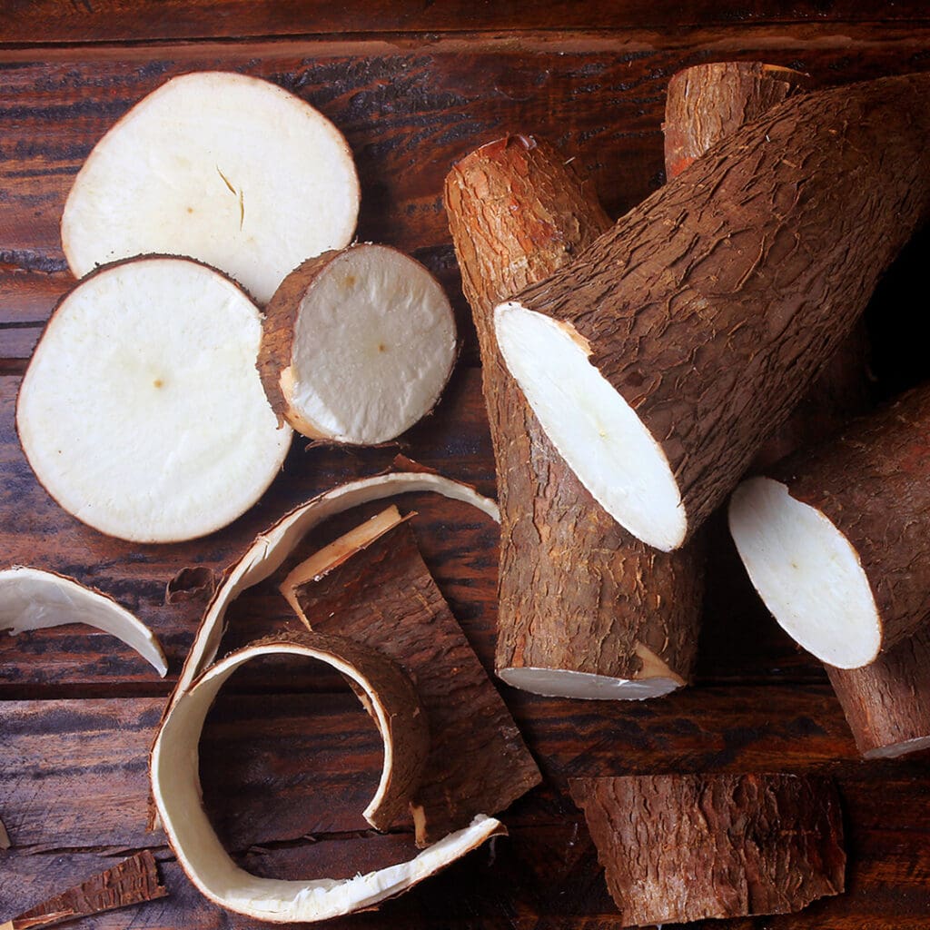 Cassava (Yuca) sin procesar — Regiones tropicales.