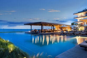 La vuelta al mundo en 10 hoteles: los hospedajes que te harán viajar en 2026
