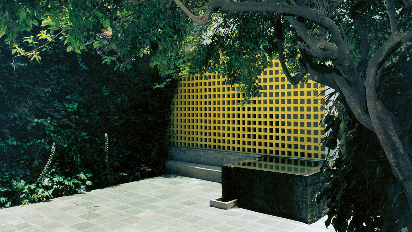 Obras de Luis Barragán celosía amarilla