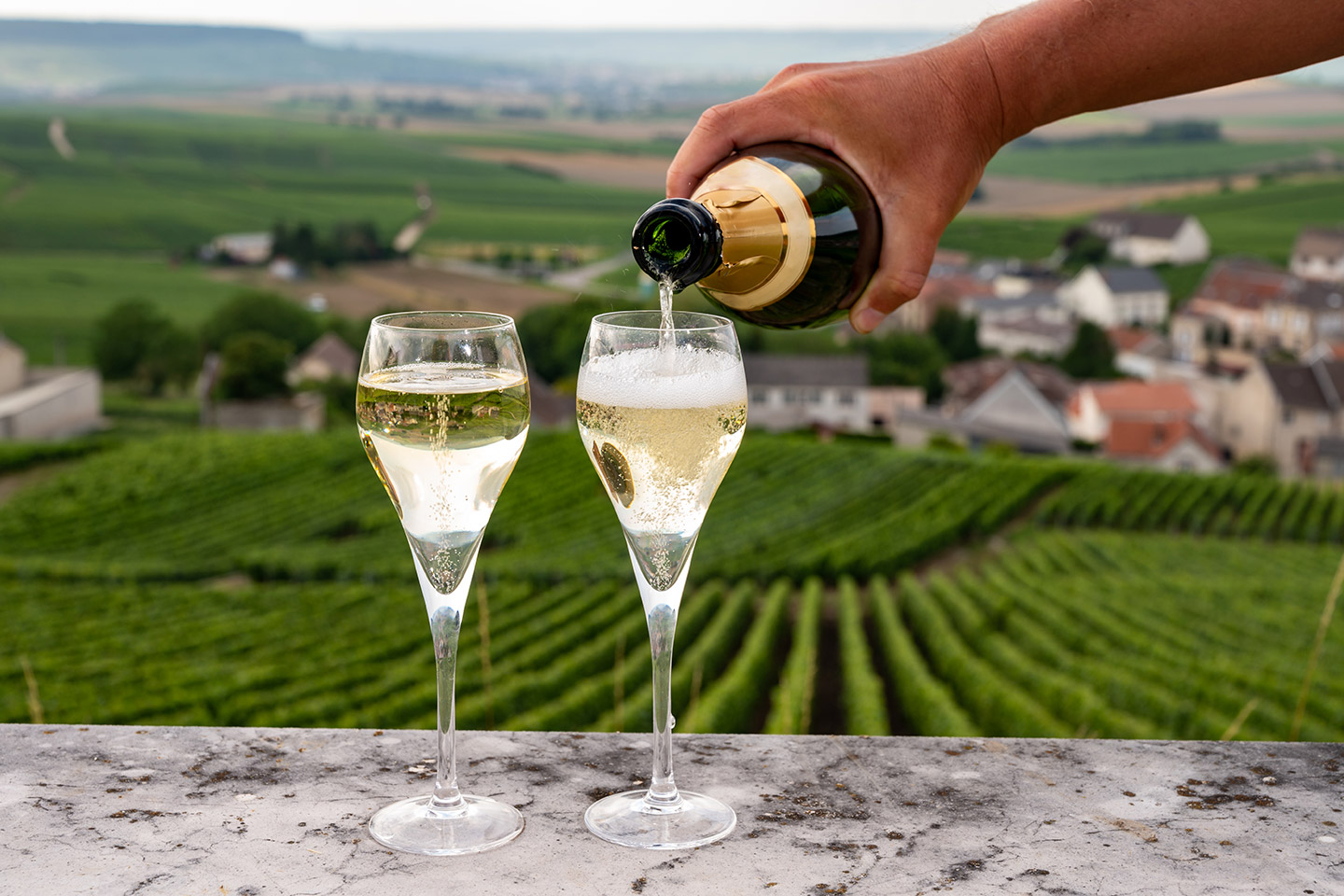 Durante siglos, los vinicultores elaboraban vinos sin burbujas.