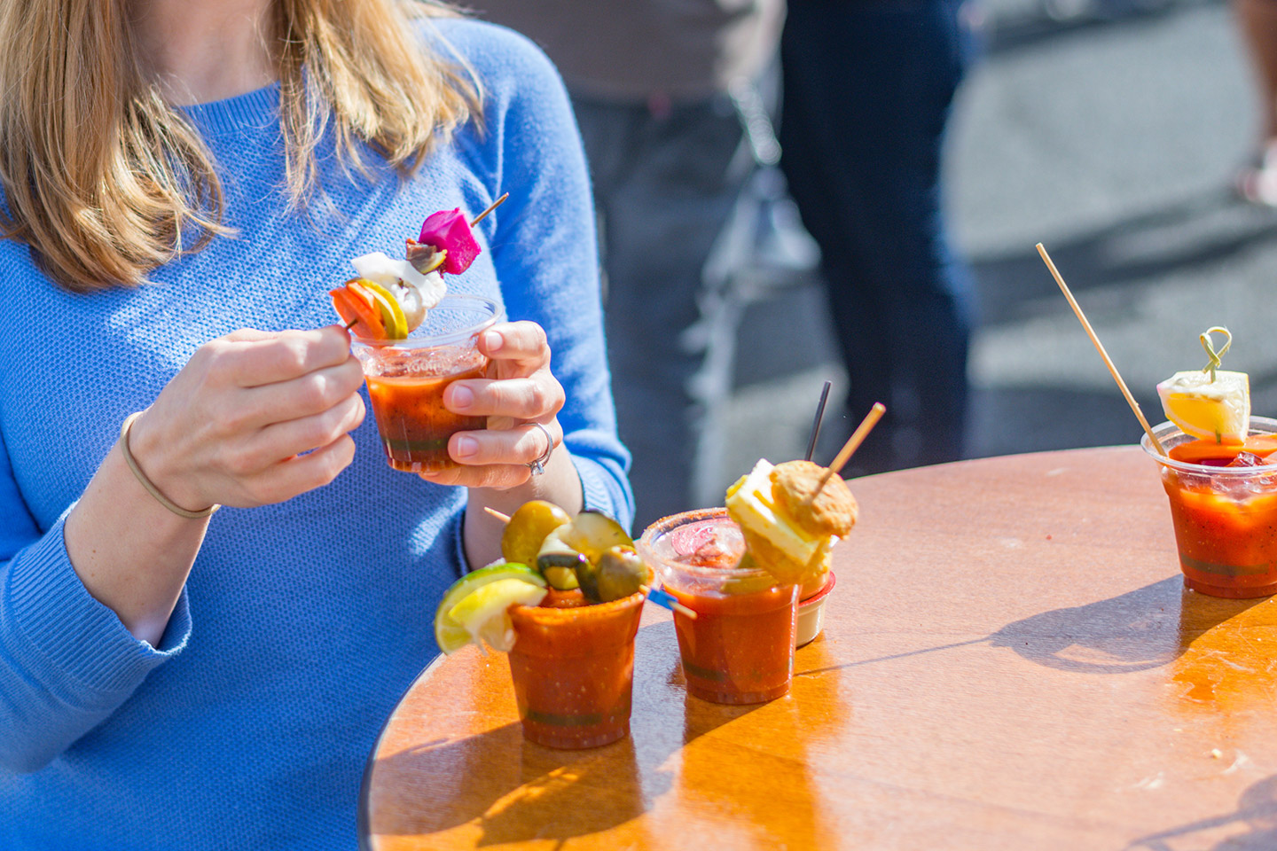 Fernand Petiot comenzó a servir vodka y jugo de tomate.
