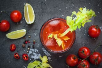 La fascinante historia detrás del origen del bloody mary