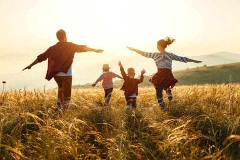 Conoce cuáles son los 10 países más felices del mundo en 2026