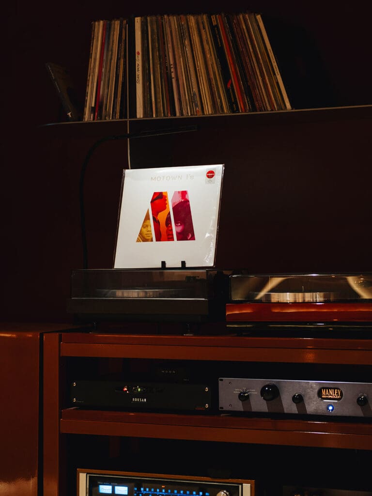 El espacio se divide en tres zonas.