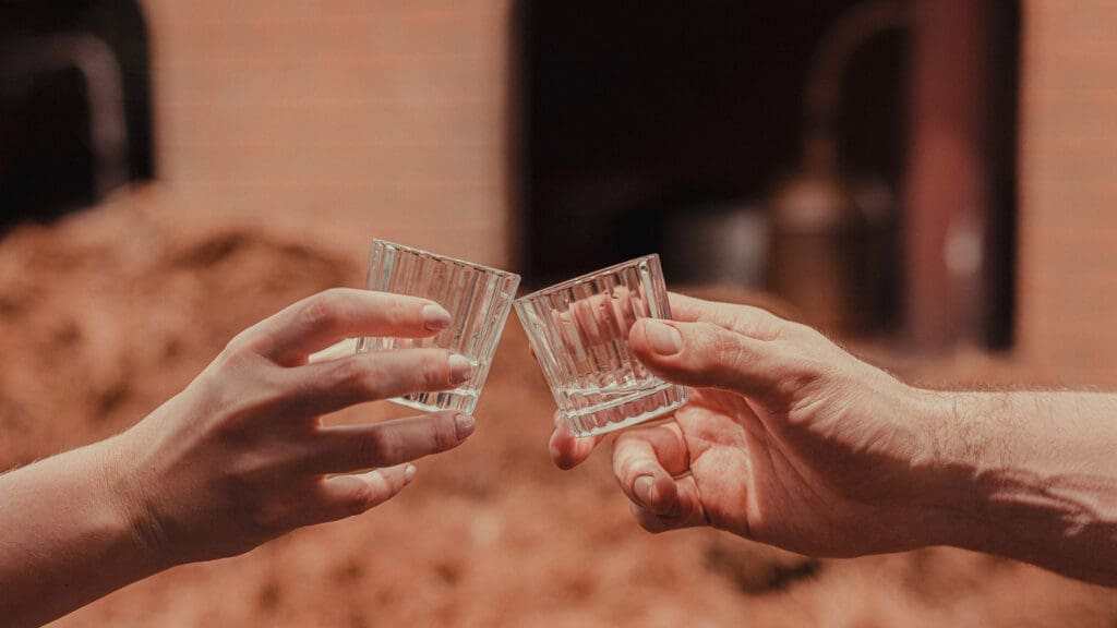 ¿Cuál es el origen del mezcal? Conoce su historia, importancia cultural y situación actual de sus productores