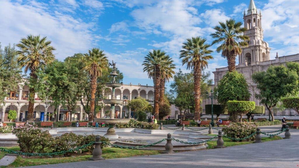Qué hacer en Arequipa: una guía para viajar entre volcanes, sabor y cultura andina