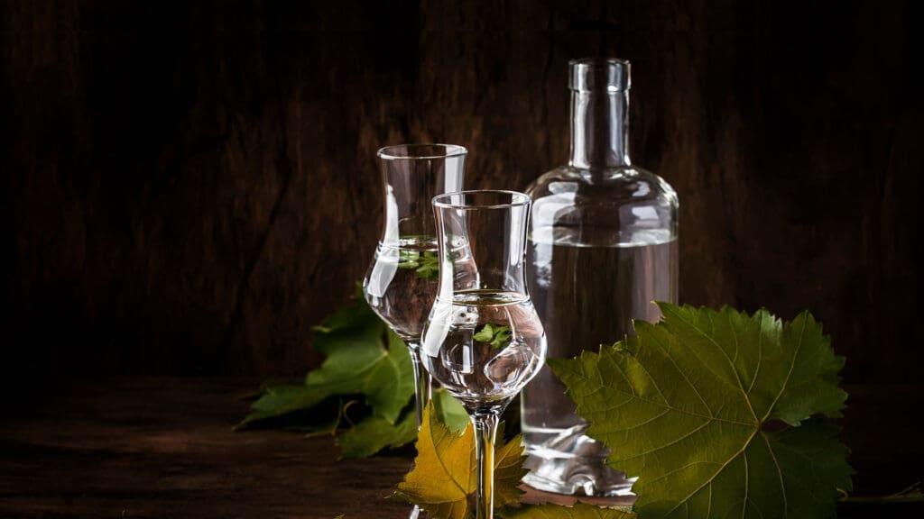 El origen del pisco peruano, la bebida que nació en el desierto (y nos encanta en un pisco sour)