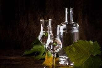 El origen del pisco peruano, la bebida que nació en el desierto (y nos encanta en un pisco sour)