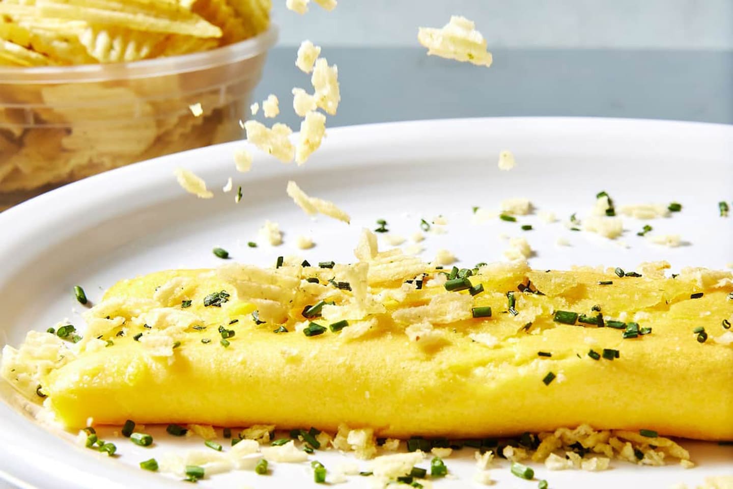 Omelette con papas fritas.