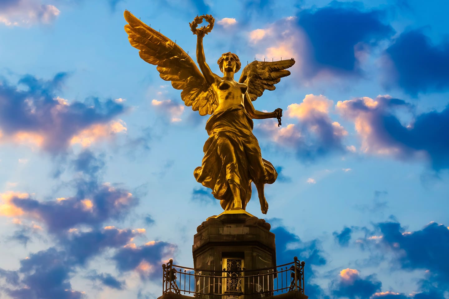 Ángel_Independencia_festejos_2 Uno de los símbolos más reconocibles del país.