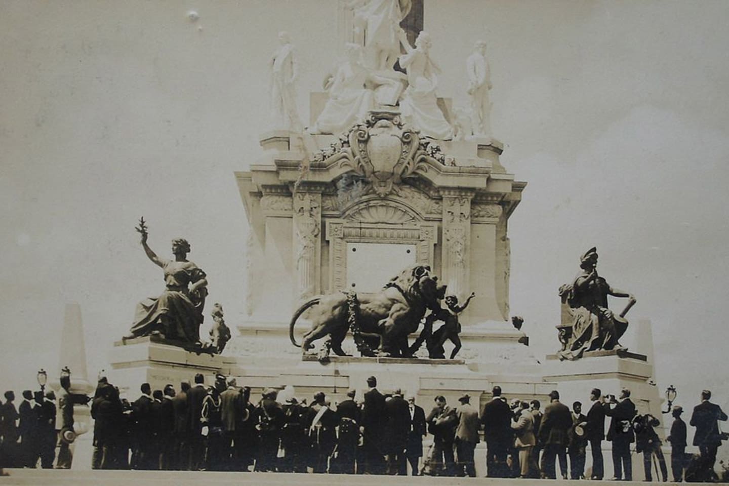 El Ángel de la Independencia fue inaugurado en 1910.
