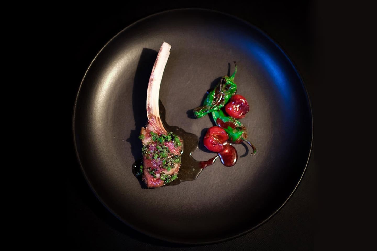 Ofrecen un menú degustación.
