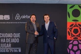 Hugo Sánchez y Airbnb: la experiencia exclusiva que revive los Mundiales del 70 y 86 en CDMX
