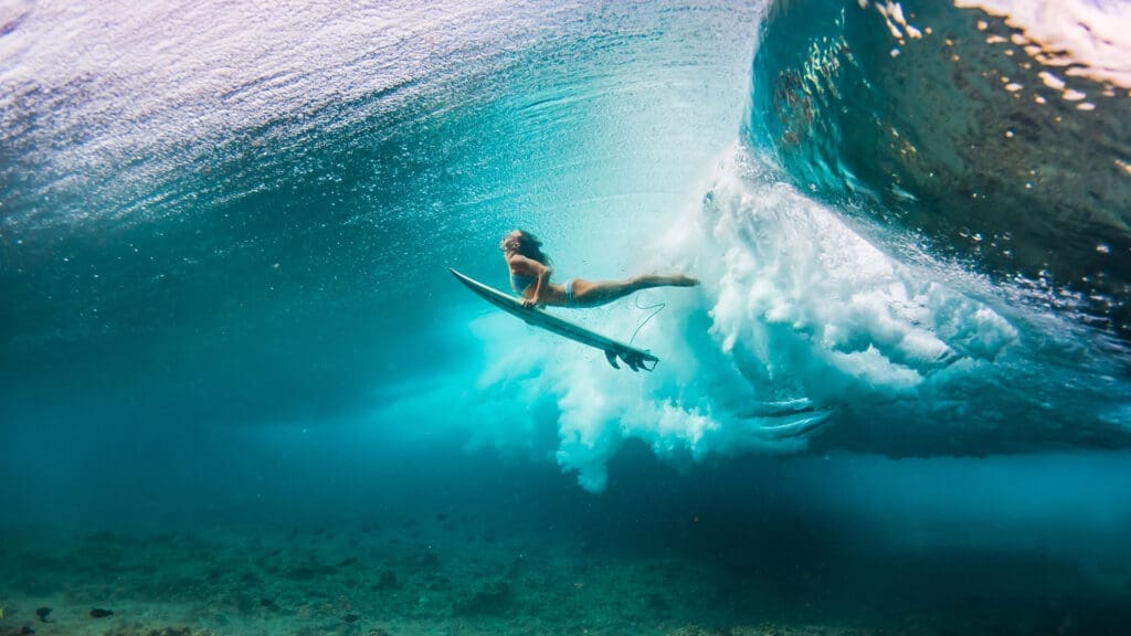¿Surf? Conoce los 5 lugares con las olas más altas del mundo