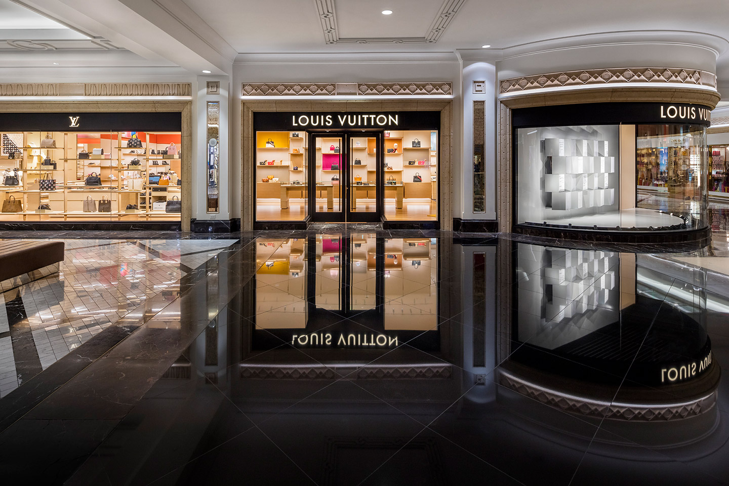 Grand_Canal_Shoppes_Louis_Vuitton