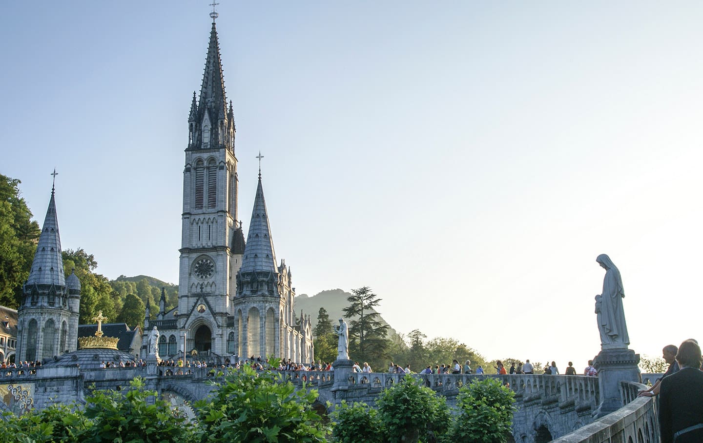 Lourdes, un centro de peregrinación.