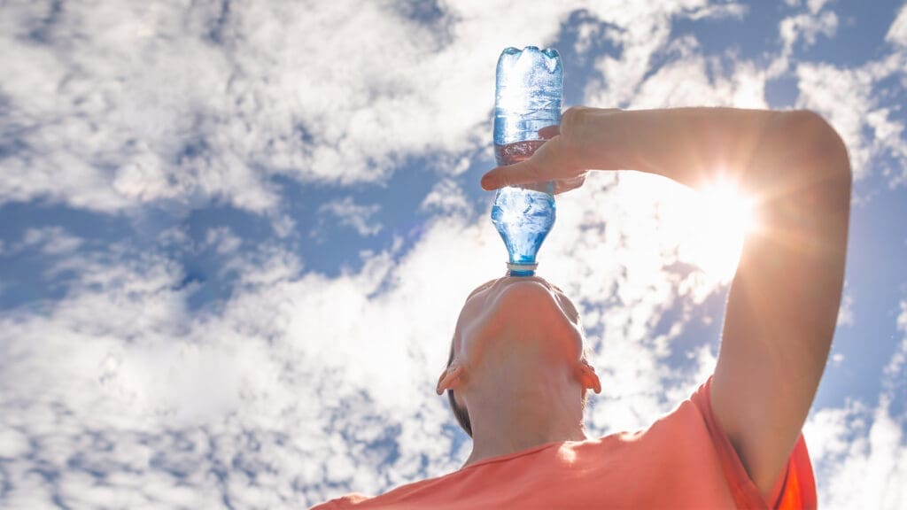 ¿Qué hacer durante una ola de calor si estás de viaje? Sigue estos consejos