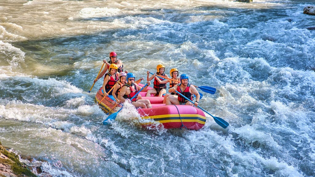 Los mejores destinos para hacer rafting en México esta temporada