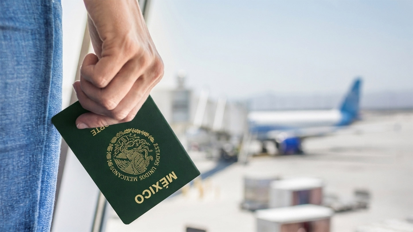 Border_Crossing_Card_pasaporte No basta con ser mexicano para obtener una tarjeta de cruce fronterizo.