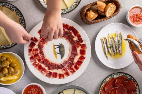 Comida española para llevar: el sabor de Emilio Restaurante con Arroces en Casa