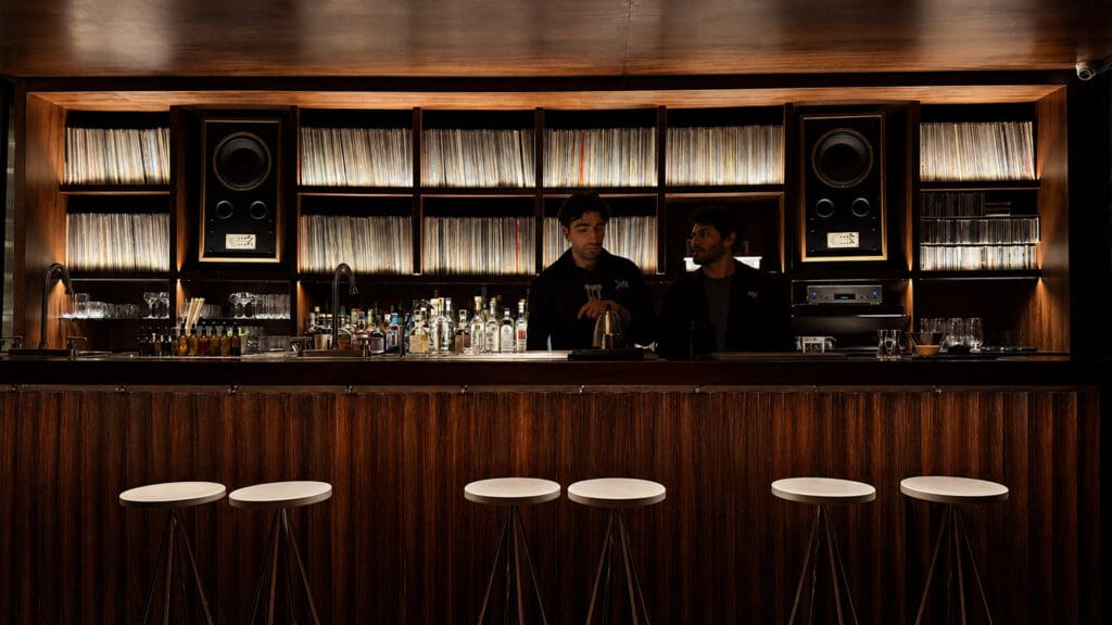 ¿Qué es un jazz kissa? La tradición japonesa que llega a CDMX con Shhh Roma