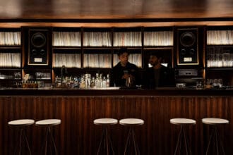 ¿Qué es un jazz kissa? La tradición japonesa que llega a CDMX con Shhh Roma